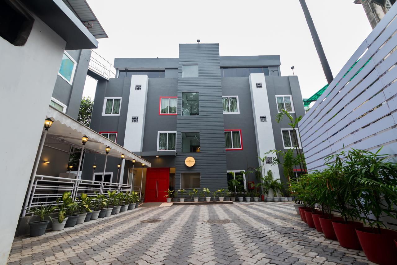 Oyo Townhouse 11 Esplanade Hotel Kolkata Bagian luar foto