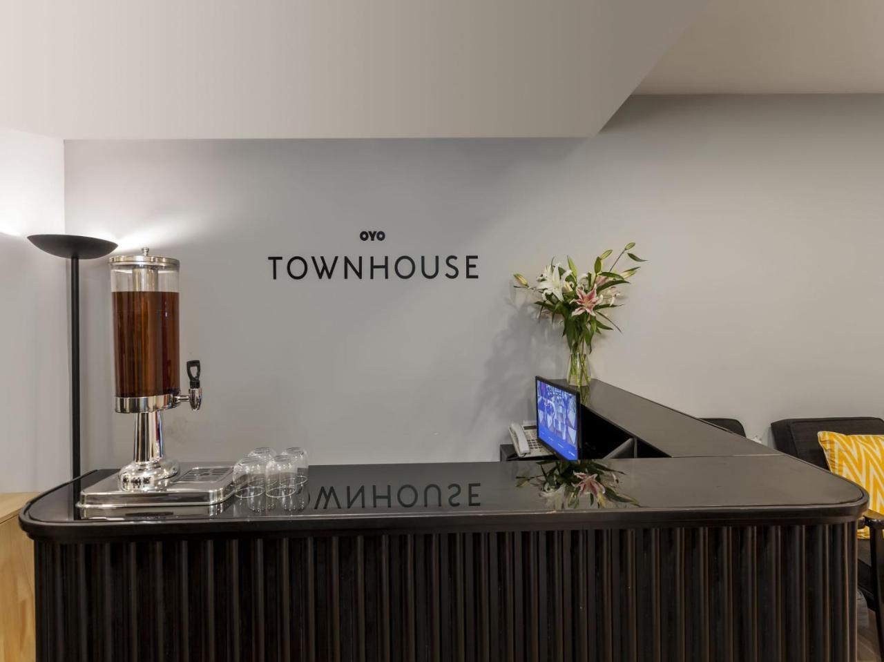 Oyo Townhouse 11 Esplanade Hotel Kolkata Bagian luar foto