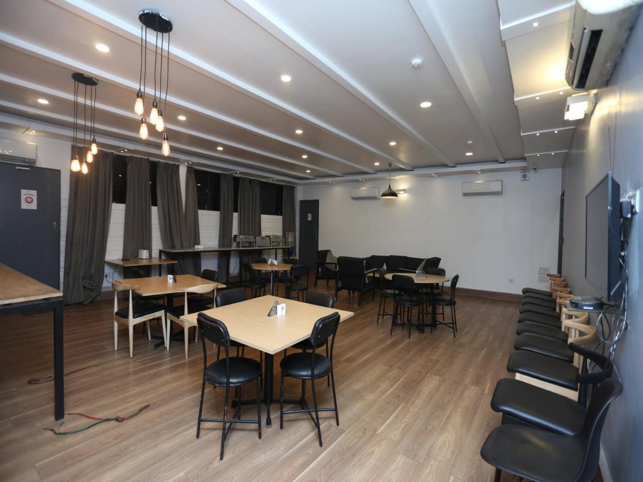 Oyo Townhouse 11 Esplanade Hotel Kolkata Bagian luar foto