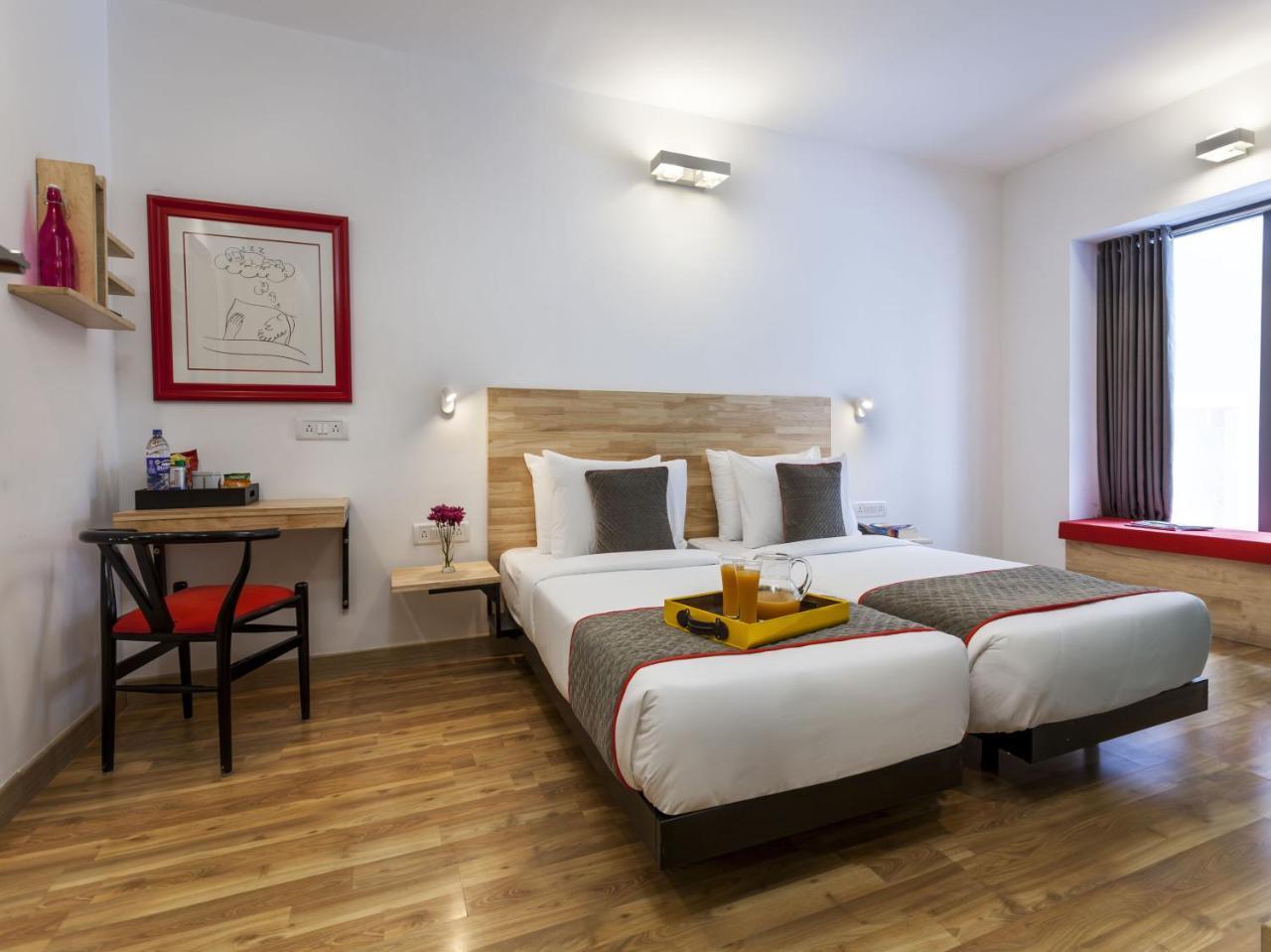 Oyo Townhouse 11 Esplanade Hotel Kolkata Bagian luar foto