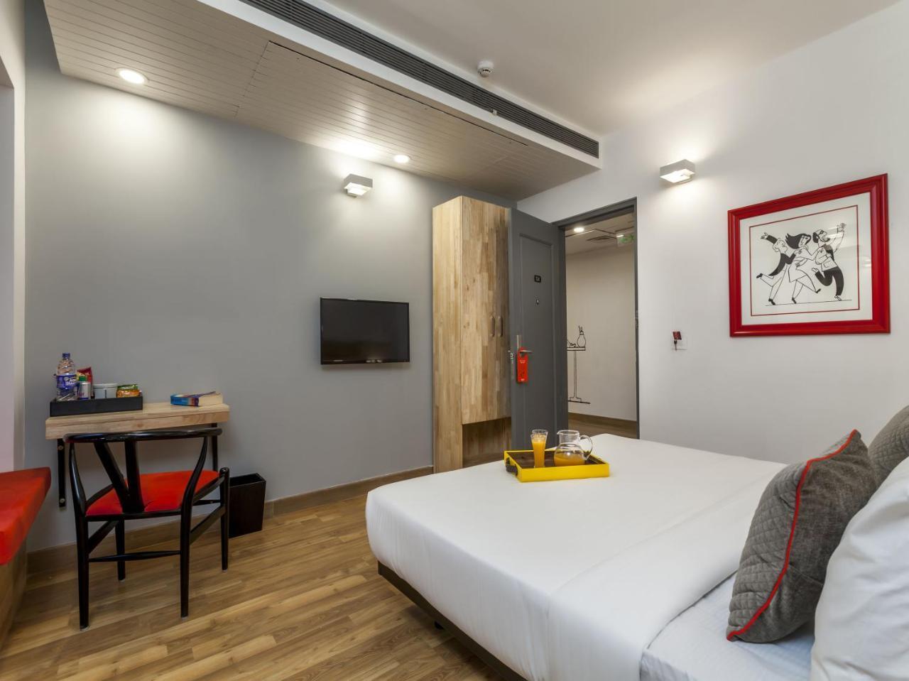 Oyo Townhouse 11 Esplanade Hotel Kolkata Bagian luar foto