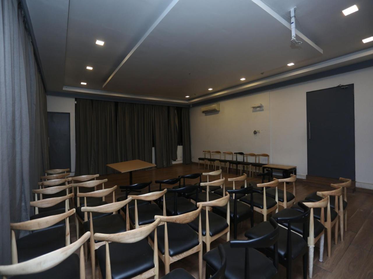 Oyo Townhouse 11 Esplanade Hotel Kolkata Bagian luar foto