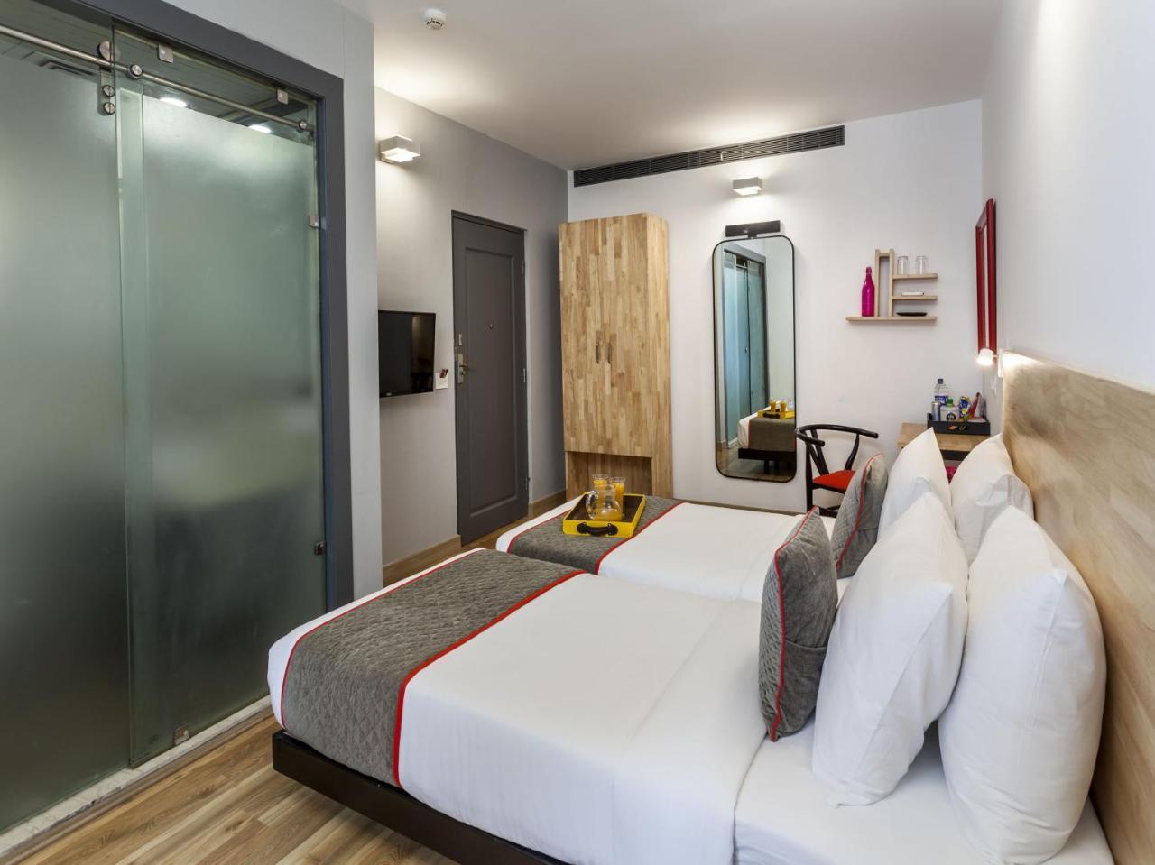 Oyo Townhouse 11 Esplanade Hotel Kolkata Bagian luar foto