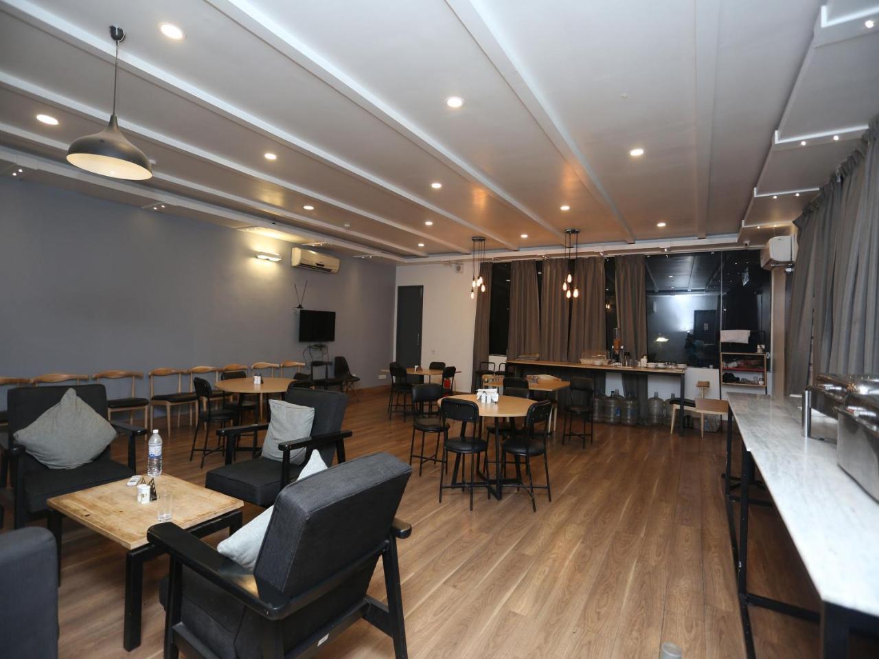 Oyo Townhouse 11 Esplanade Hotel Kolkata Bagian luar foto