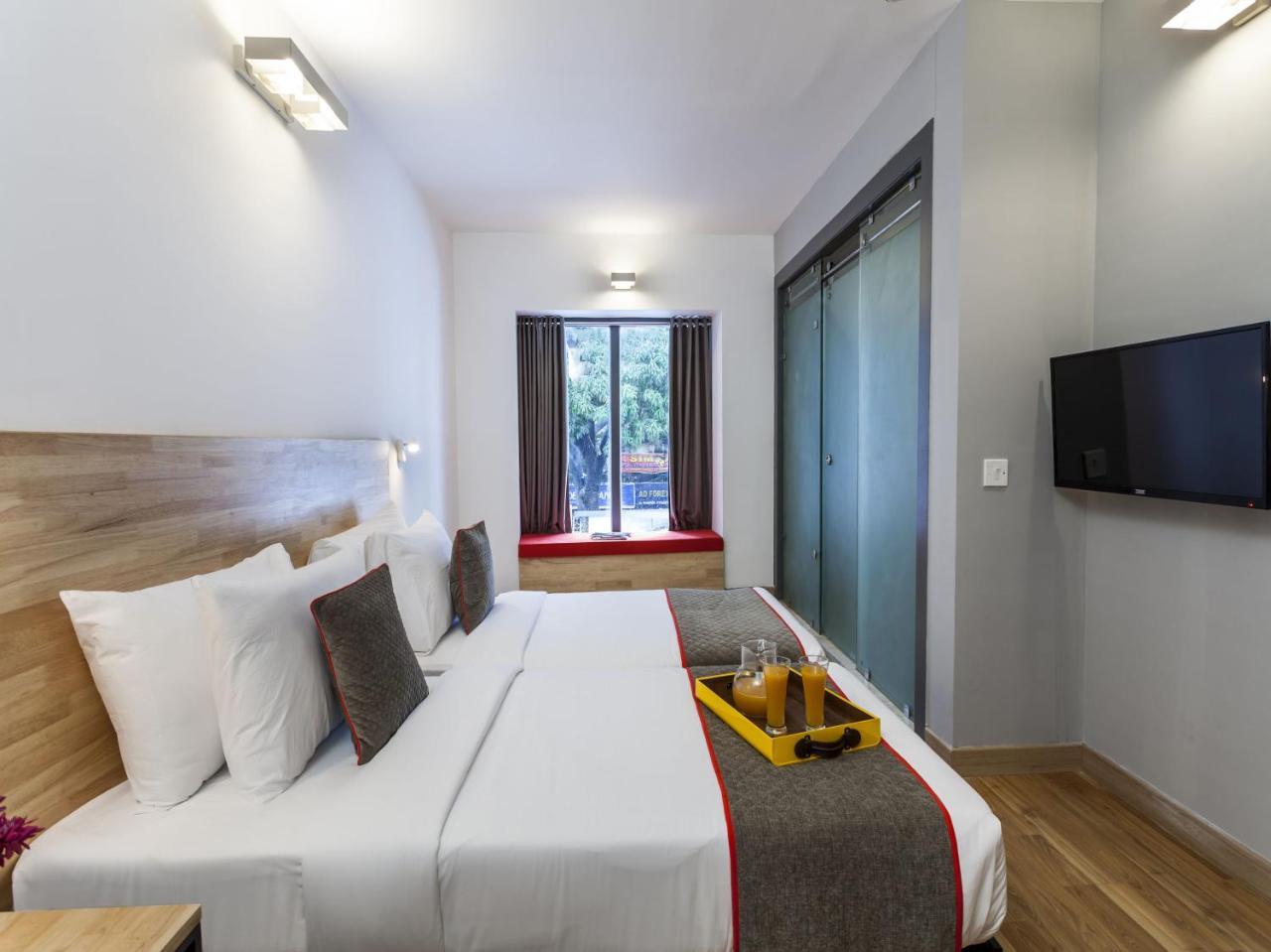 Oyo Townhouse 11 Esplanade Hotel Kolkata Bagian luar foto
